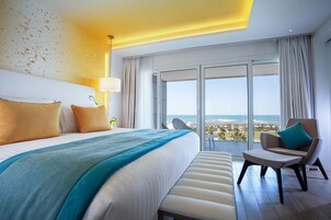 Hochwertige Bettwaren, Minibar, Zimmersafe, Schreibtisch