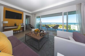 Suite Signature, vista oceano | Biancheria da letto di alta qualità, minibar, una cassaforte in camera