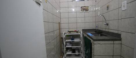 Réfrigérateur, micro-ondes, cafetière/bouilloire