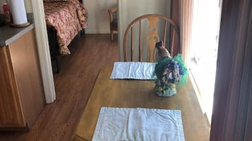 Standard Cabin, 1 Bedroom, Non Smoking | Private kitchen | Microwave, cookware/dishes/utensils