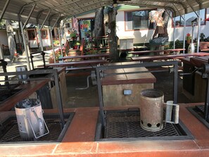 BBQ/picnic area - Indian Beach Resort (Clearlake Oaks)
