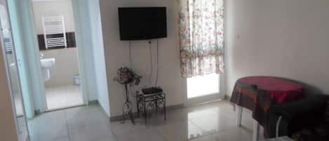 Apartment, 2 Bedrooms | Living room | 32-inch LCD TV with satellite channels, TV