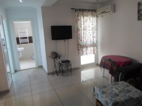 Apartment, 2 Bedrooms | Living room. Résidence Bloc C