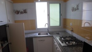 Apartment, 2 Bedrooms | Private kitchen | Fridge, oven, stovetop, cookware/dishes/utensils - Résidence Bloc C (Hammamet)