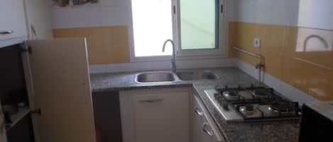 Appartement, 2 chambres | Cuisine privée | Réfrigérateur, four, plaque de cuisson