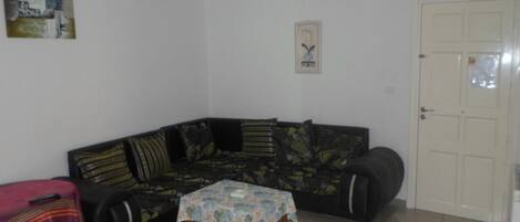 Apartment, 2 Bedrooms | Living room