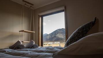 Iron/ironing board, free WiFi, bed sheets