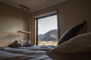 Tabla de planchar con plancha, wifi gratis, ropa de cama