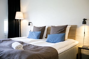 Ropa de cama hipoalergénica, escritorio y cortinas blackout