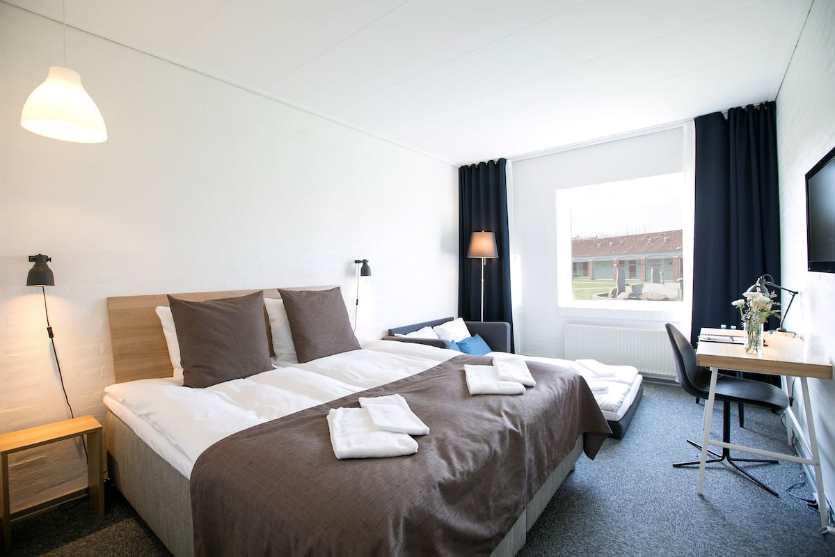 Familienzimmer, Annex | Allergikerbettwaren, Schreibtisch, Verdunkelungsvorhänge