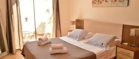 1 bedroom, iron/ironing board, rollaway beds, free WiFi