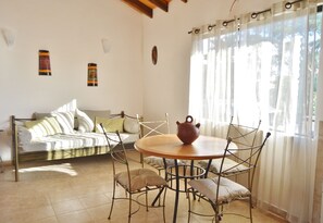 Standard Apartment, 1 Double Bed with Sofa bed | In-room dining - La Riviera (Asunción)