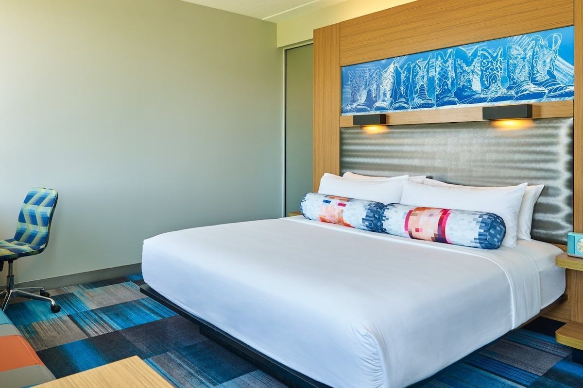 Hypo-allergenic bedding, down comforters, in-room safe, desk