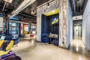 Lounge - Aloft by Marriott Dallas Arlington Entertainment District (Arlington)