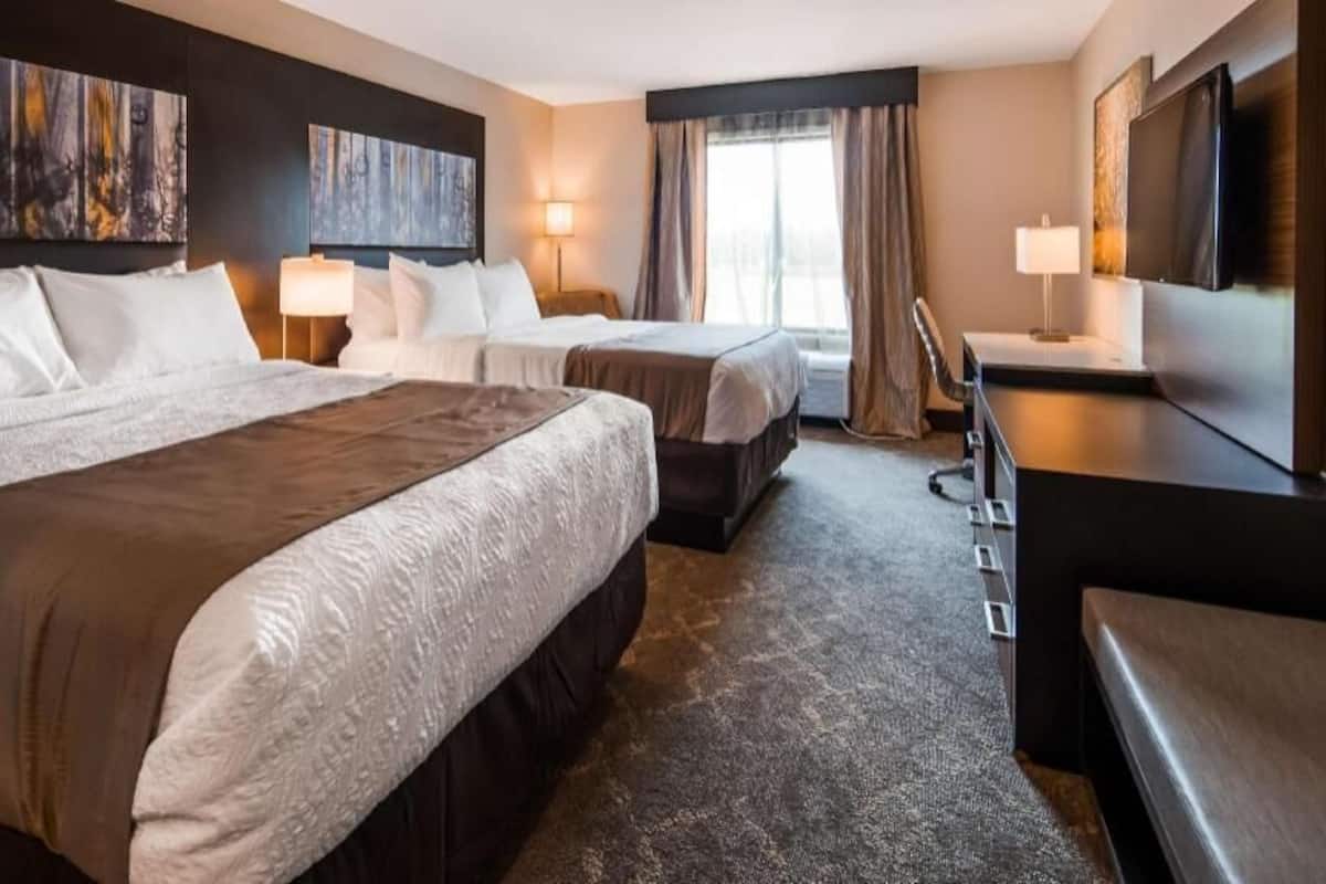 Pillowtop beds, in-room safe, individually decorated, desk