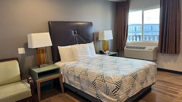 Desk, laptop workspace, iron/ironing board, free WiFi