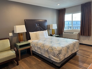 Työpöytä, kannettavalle tietokoneelle sopiva työtila