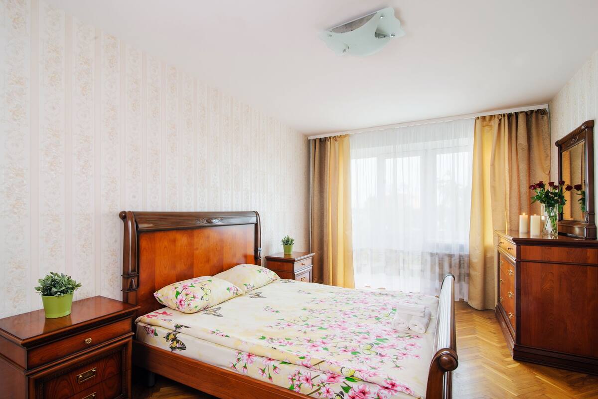 Habitación doble clásica, 1 habitación | Escritorio, tabla de planchar con plancha y ropa de cama 