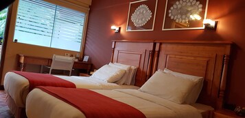 Standard Twin Room, 2 Twin Beds | 1 bedroom, premium bedding, minibar, desk