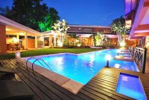 Outdoor pool, sun loungers