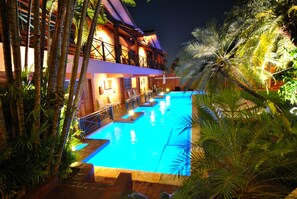 Outdoor pool, pool loungers