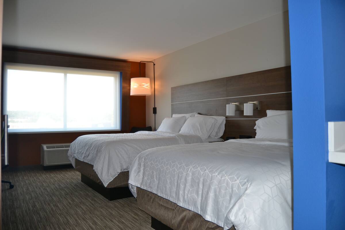 Minibar, in-room safe, desk, blackout curtains
