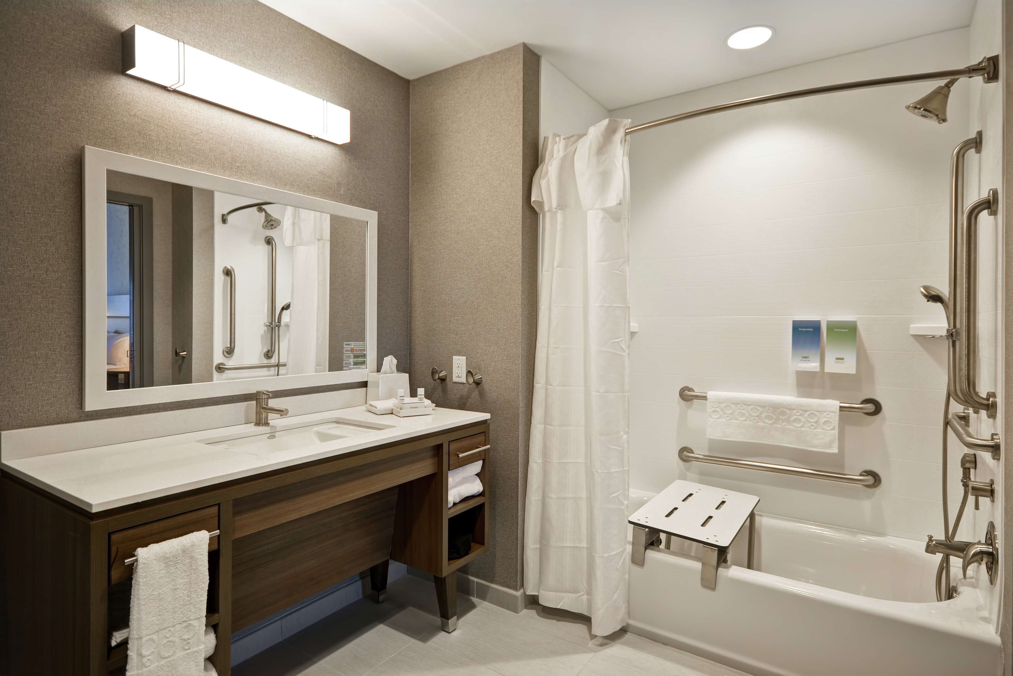 suite, 1 king bed, accessible, bathtub | bathroom | free toiletries, hair dryer, towels