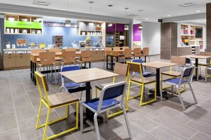 Tägliches inbegriffenes Frühstück zum Mitnehmen