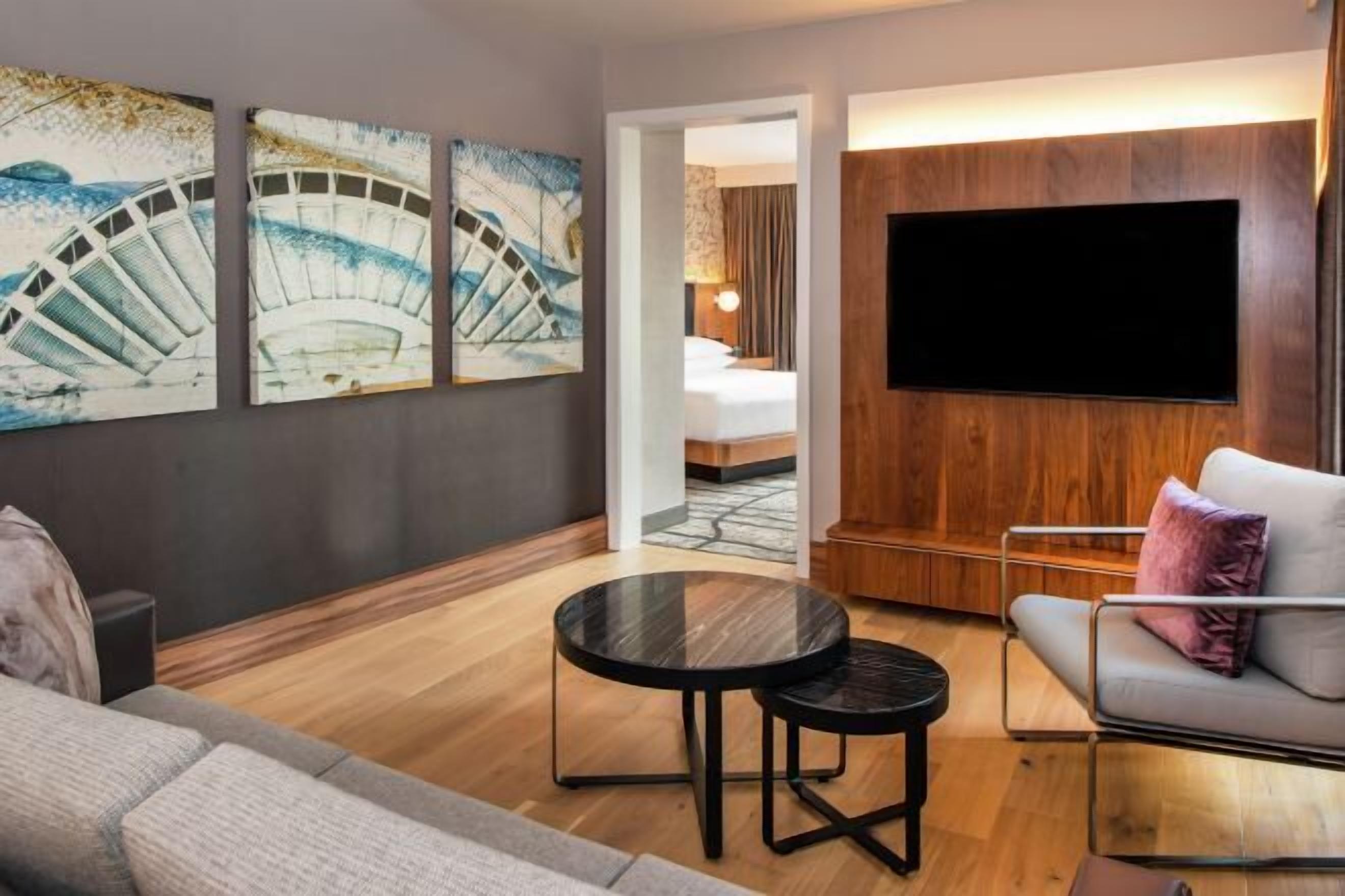 Living area | 55-inch LED TV with cable channels, TV