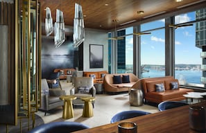 Bar (on property) - The Charter Hotel Seattle, Curio Collection by Hilton (Seattle)