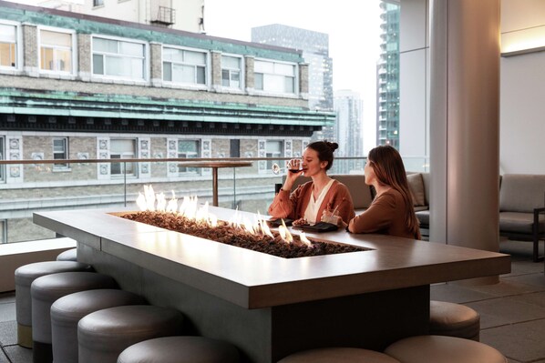 Rooftop bar, al fresco dining, open daily - The Charter Hotel Seattle, Curio Collection by Hilton (Seattle)