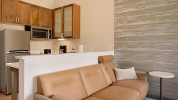 Full-size fridge, microwave, stovetop, dishwasher