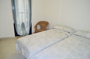 Apartment, 2 Bedrooms, Terrace, Partial Ocean View | 2 bedrooms, blackout drapes, soundproofing, iron/ironing board - Sabbia Valencia Apartment (Alboraya)