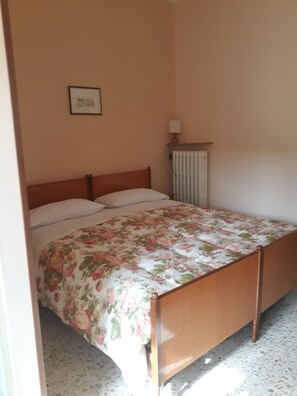 Double or Twin Room | Desk, free WiFi, bed sheets - Alloggio Taddei (Barisciano)