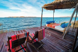 Down comforters, individually decorated, individually furnished - Uros LodgeTiticaca Peru (Puno)