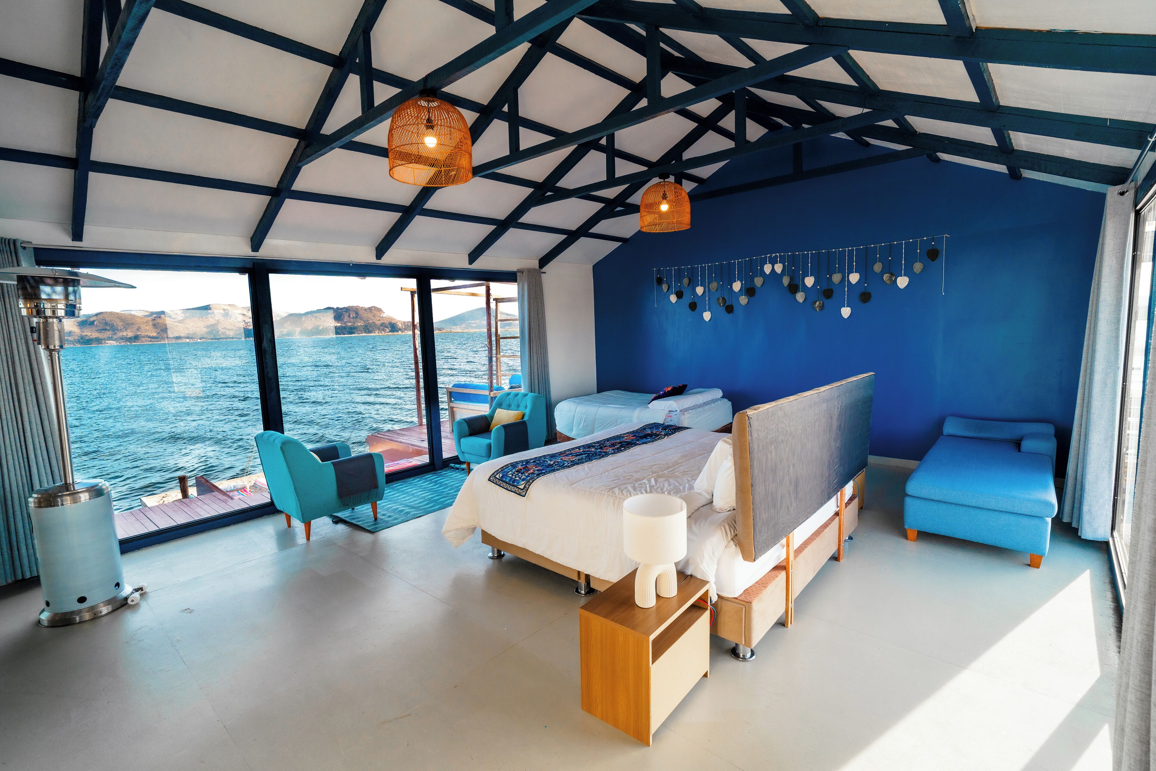 Edredón, decoración personalizada, muebles diferentes y insonorización 