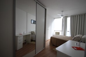 2 bedrooms, iron/ironing board, free WiFi, bed sheets - GoHouse Lucio Costa 2202 (Rio de Janeiro)