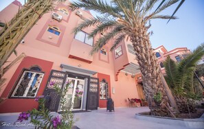 Entrada al alojamiento