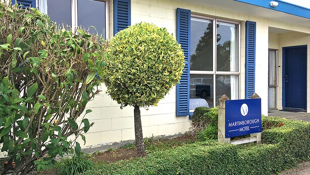 A building with a sign reading "Martinborough Motel." - Martinborough Motel (Martinborough)