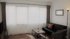 Deluxe Apartment  | Living area | Flat-screen TV, Netflix, pay movies - Holiday Rotorua (Rotorua)