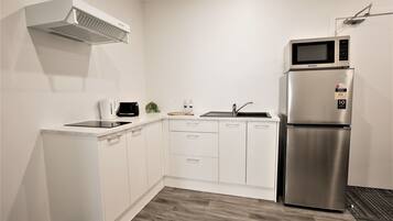 Traditional Apartment, 2 Bedrooms, Private Bathroom, Ground Floor | Private kitchen | Full-size fridge, microwave, oven, stovetop