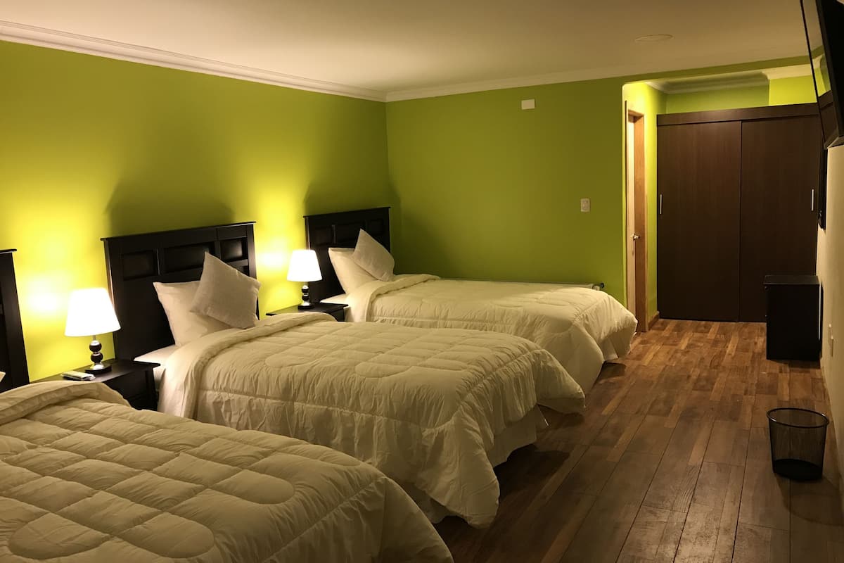 Superior-Dreibettzimmer, 3 Einzelbetten, eigenes Bad | Schallisolierte Zimmer, kostenloses WLAN, Bettwäsche