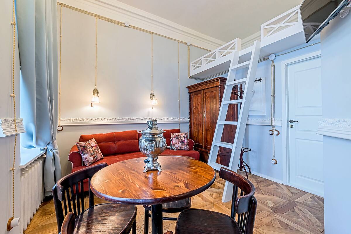 1 bedroom, individually decorated, individually furnished