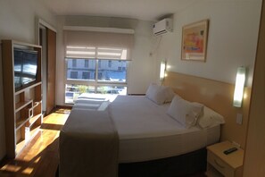 Basic-Apartment, 1 King-Bett (Single use) | 1 Schlafzimmer, Minibar, Zimmersafe, Schreibtisch