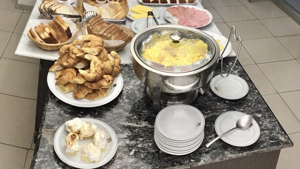 包含每日当地美食早餐