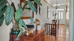 Interior - Kallara House walk to restaurant strip (New Town)