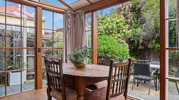 Dining - Kallara House walk to restaurant strip (New Town)