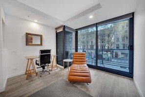 Interior - Close to All Derived VRBO MLOS4 (Melbourne)