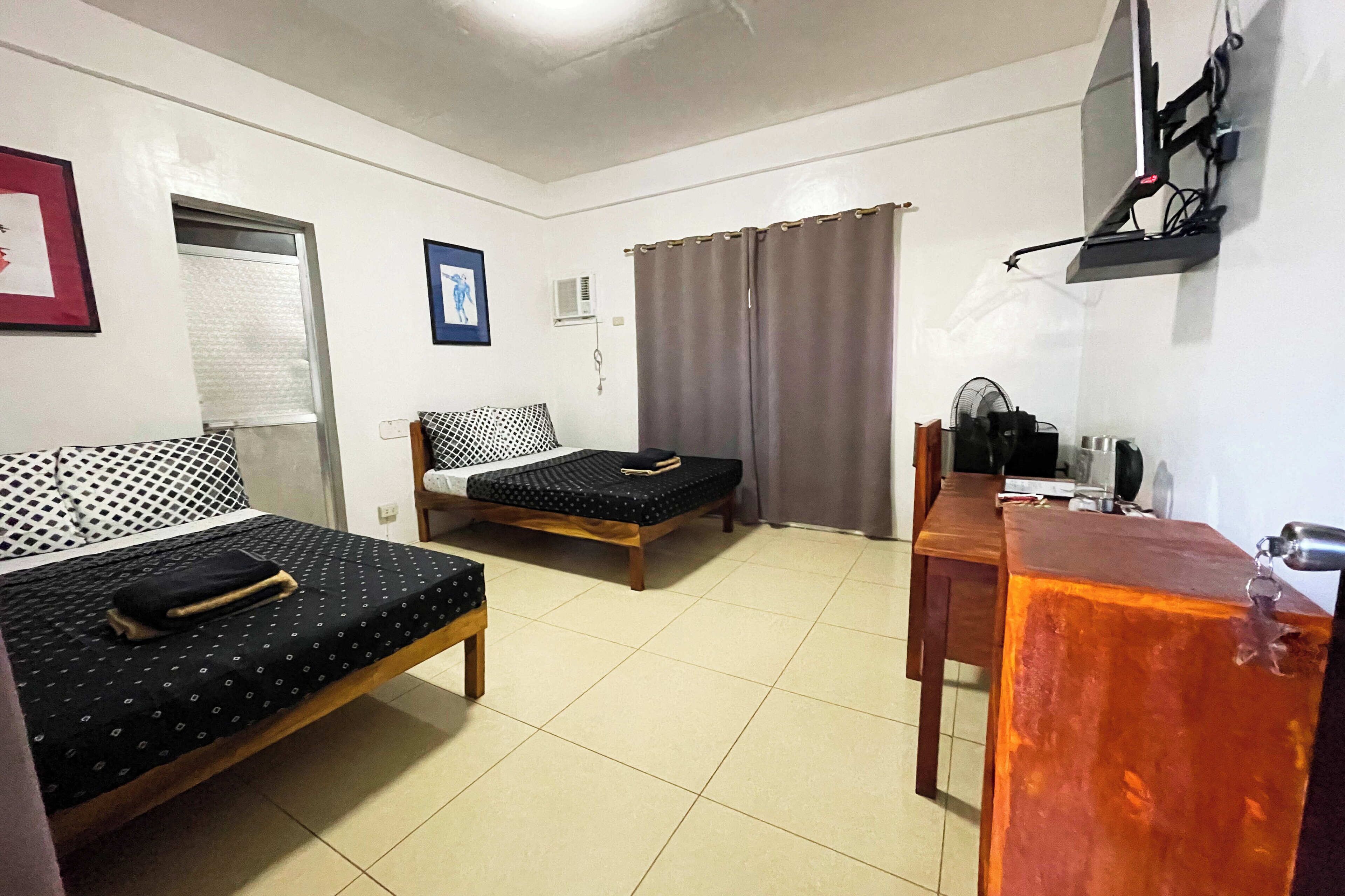 أسرّة قابلة للطي وواي فاي مجانًا وملاءات أسرّة