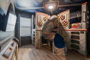 6 bedrooms, iron/ironing board, WiFi, bed sheets - Extraordinary Oasis With Themed Games Room (Kissimmee)